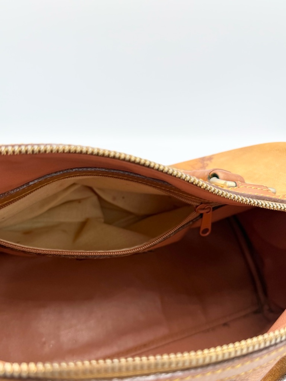Alviero Martini Bundle Cognac Logo Barrel Crossbody with Brown Trim And Pouch - Picture 13 of 16